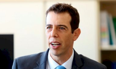 MINISTRO ESCOLHIDO POR BOLSONARO PARA A EDUCAÇÃO CONTRATOU AFILIADA DA TV RECORD E DEIXOU ALUNOS DE 165 CIDADES SEM AULAS