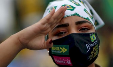 Brasil sofre de fetiche da farda