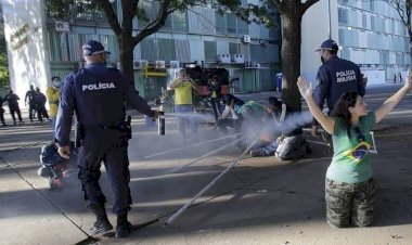 Governo do DF desmonta acampamento de Sara Winter em apoio a Bolsonaro