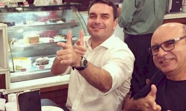 Juiz aponta Flávio Bolsonaro como chefe de quadrilha