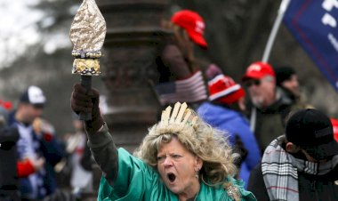Apoiadores de Trump invadem Congresso dos EUA