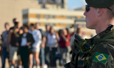 Militares deixaram de ser vistos como o lado racional do governo, diz pesquisador