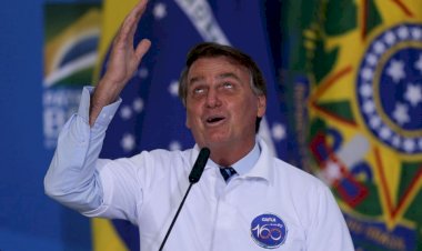 Bolsonaro diz que “estão esticando a corda” e que “só Deus” o tira da presidência