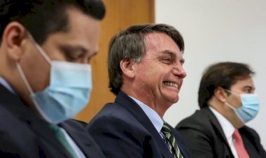 Bolsonaro pode estar mirando a democracia, diz editorial do Washington Post