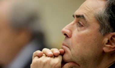 Bolsonaro afronta ministro do STF: “falta coragem moral pro Barroso e sobra ativismo judicial”.