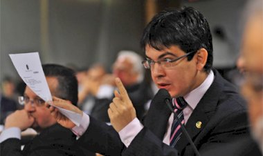 Randolfe diz que Pazuello será preso caso não fale a verdade na CPI
