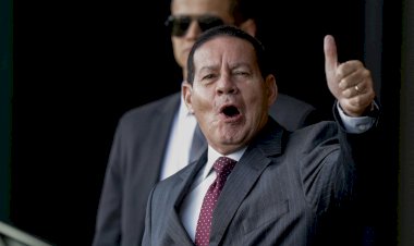 Mourão é aconselhado por aliados a renunciar