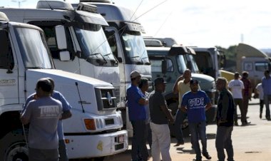 Frente de Caminhoneiros repudia atos antidemocráticos convocados por Bolsonaro