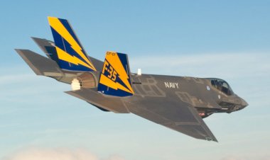 EUA correm para encontrar caça afundado no oceano antes da China