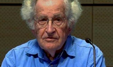 A maioria do mundo não aderiu às sanções dos EUA contra a Rússia, assinala Noam Chomsky
