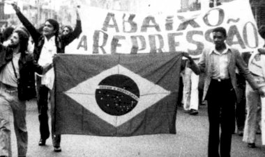 Os golpistas estão nus — e seu rei, desesperado