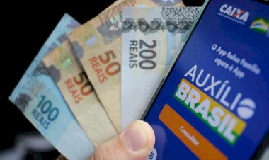 Bolsonaro: Auxílio Brasil pode ser prorrogado com venda de estatais