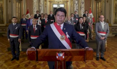 Sólo los peruanos pueden resolver su crisis política