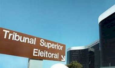 Ministro do TSE dá 3 dias para Bolsonaro explicar minuta de decreto