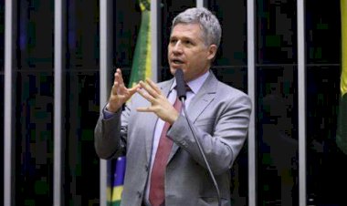 Paulo Teixeira desconversa e diz que invasão do MST é “velha”