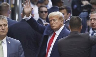 Trump se entrega e está preso para enfrentar acusações criminais nos Estados Unidos