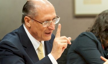 Políticos sondam Alckmin sobre impeachment de Lula