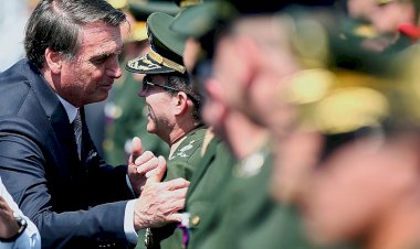 Bolsonaro 'fantasia' retorno a 1964, mas cenário não permite golpe, opina cientista político