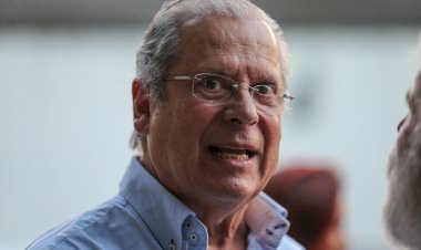 Zé Dirceu volta ao Congresso após 19 anos em memória de João Goulart e pela democracia