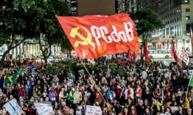 Anúncio de Manuela de saída do PCdoB carrega ideia de novo movimento à esquerda do PT