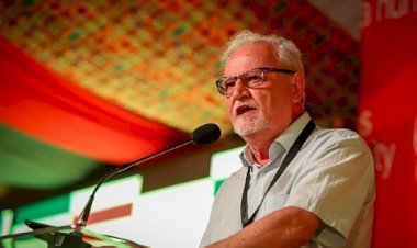 Líder do MST, Stédile recebe mais alta honraria da Assembleia do RS