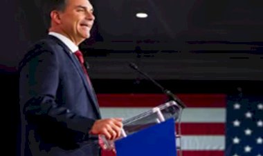 Flávio Bolsonaro confessa, no Texas, que seu objetivo é disputar com Milei quem é o maior capacho de Trump