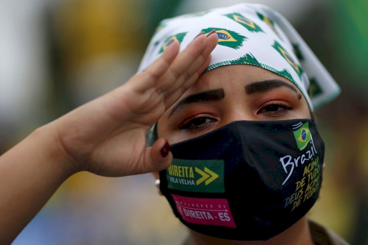 Brasil sofre de fetiche da farda