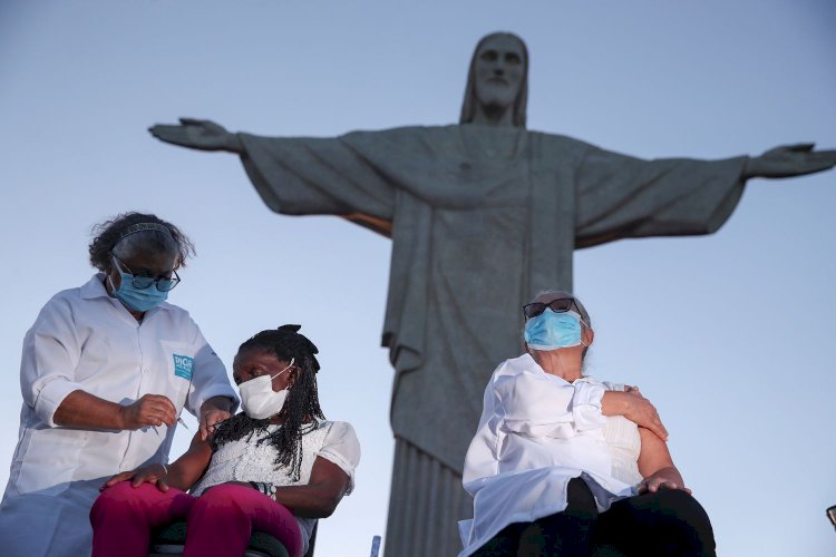 Brasil só tem vacinas para 4  por cento da população prioritária e enfrenta desafio múltiplo para ampliar estoque