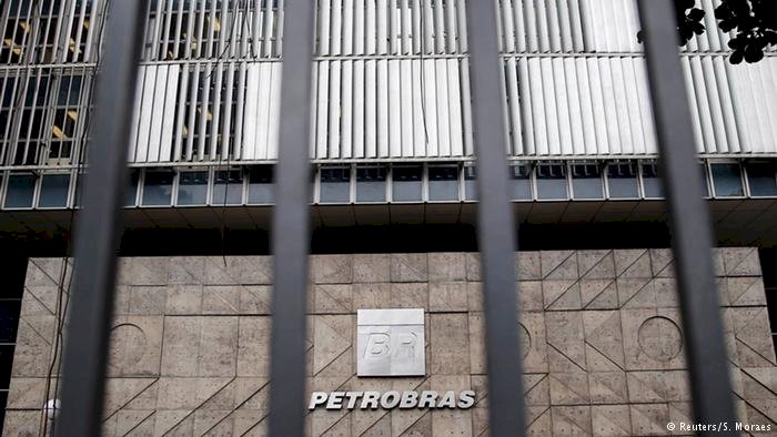 Economista denuncia artifícios no lucro da Petrobrás e fala em bomba-relógio deixada para nova administração