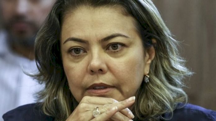 “TRF-5 emite sinal de celebração à morte”, afirma Leila Barros sobre decisão que autoriza governo a comemorar golpe de 64