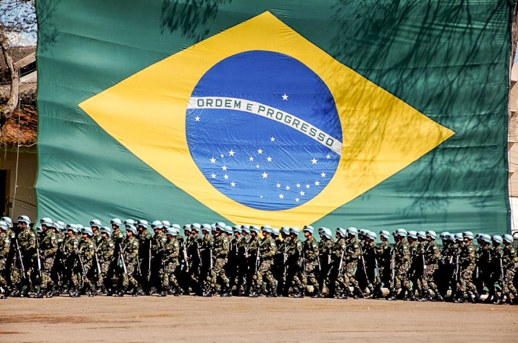 'Meu Exército não vai às ruas cumprir decretos de governadores e prefeitos', diz Bolsonaro