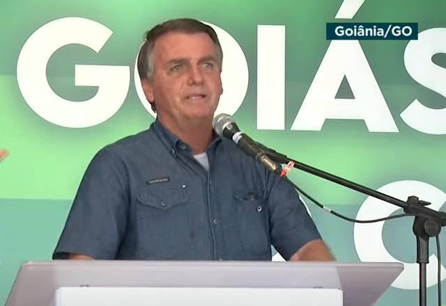 Em culto evangélico, Bolsonaro diz que “tudo tem limite”