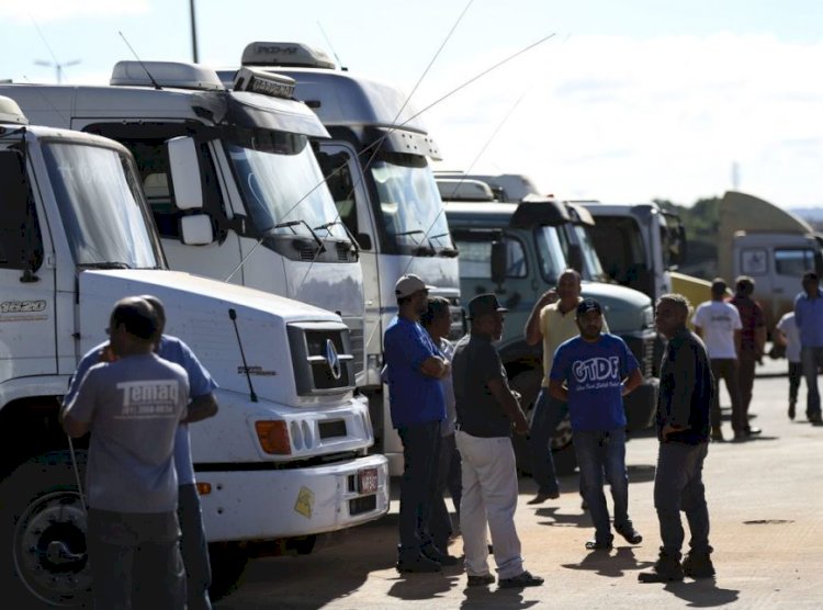 Frente de Caminhoneiros repudia atos antidemocráticos convocados por Bolsonaro