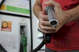 Deputados condenam privatização da Petrobras e novo reajuste da gasolina