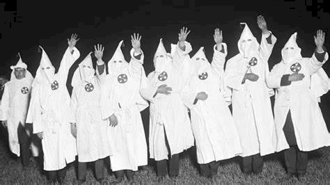 O grupo paramilitar inspirado na Ku Klux Klan que atuou contra a esquerda no Brasil