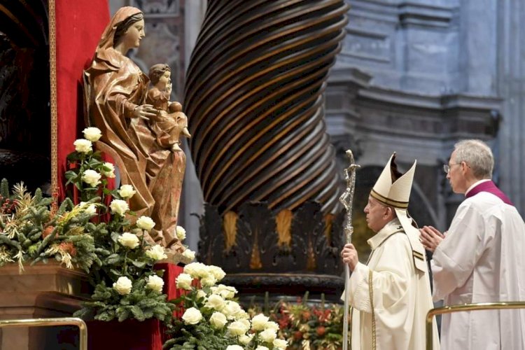 Nossa Senhora de Montserrat, doada pelo Brasil ao Vaticano, pelo presidente Jango, presente na missa do Galo.