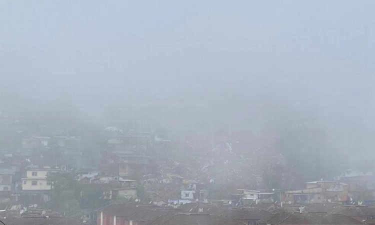 Tragédia em Petrópolis: Névoa interrompe buscas no Morro da Oficina