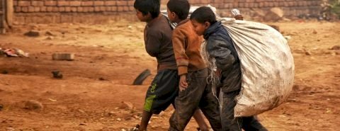 Taxa de pobreza entre crianças de 0 a 6 anos de idade chega a 44,7% no Brasil, mostra estudo da PUCRS