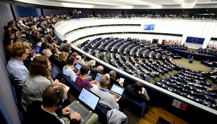 Parlamento Europeu diz que Bolsonaro “instrumentalizou” atos golpistas e aprova resolução