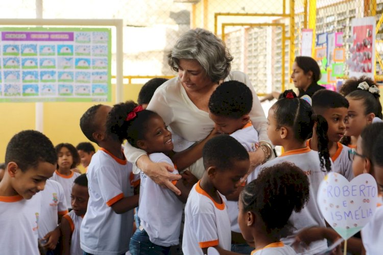 Projeto em Niterói leva filha do ex-governador Roberto Silveira para falar sobre centenário do político em escola