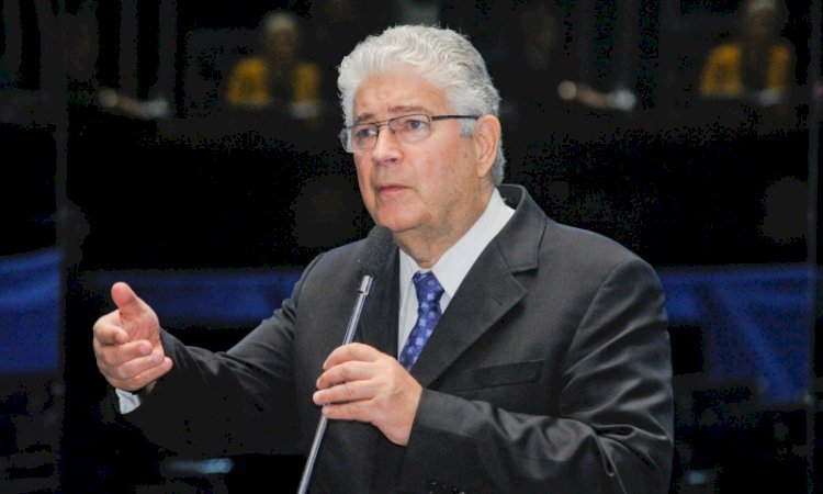 Isolado no PT, Requião já admite deixar o partido