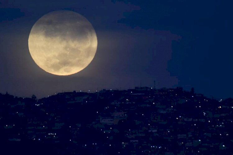 Índia se torna 1º país do mundo a pousar com sucesso no polo sul da Lua 