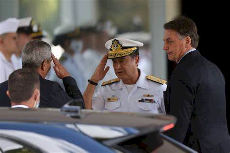 Saiba quem é Almir Garnier, comandante da Marinha no governo Bolsonaro que teria aceitado dar golpe