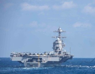 Maior porta-aviões da Marinha dos EUA retorna ao país após período no Mediterrâneo