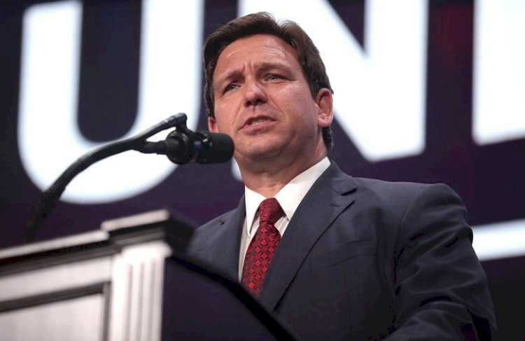 Ron DeSantis desiste de corrida à Casa Branca e declara apoio a Trump