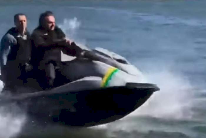 Saída do clã Bolsonaro de barco e jet ski em Angra levanta suspeitas