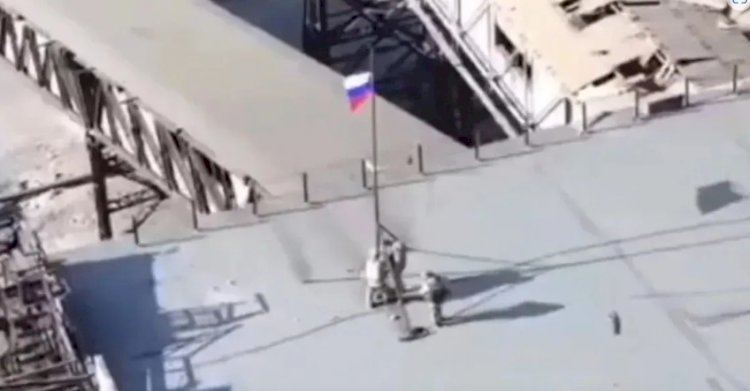 Rússia hasteia bandeira em Avdiivka e aproveita vantagem sobre Ucrânia