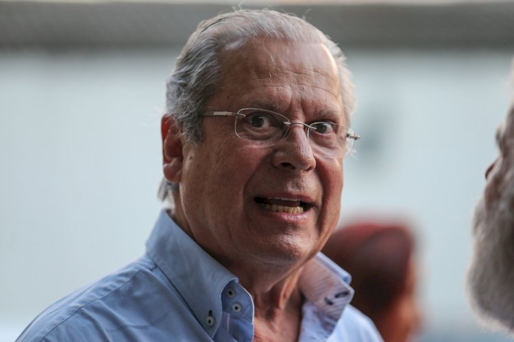 Zé Dirceu volta ao Congresso após 19 anos em memória de João Goulart e pela democracia