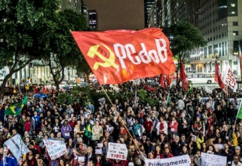 Anúncio de Manuela de saída do PCdoB carrega ideia de novo movimento à esquerda do PT