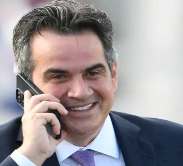 Senador da CPI das bets viaja em jatinho de dono de casa de apostas investigado, diz revista